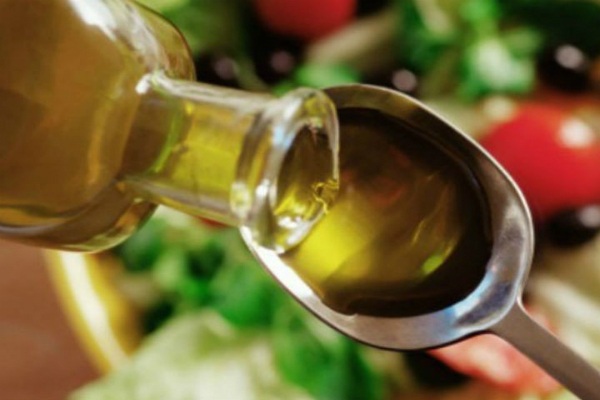 Beneficios de tomar aceite de oliva por la mañana