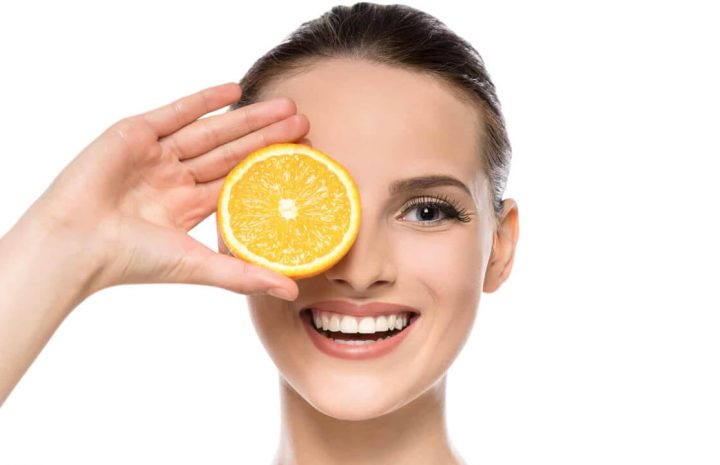 ¿La vitamina C trata el acné?