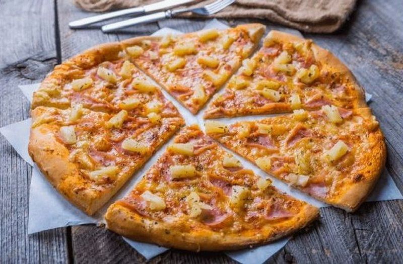 pizza hawaiana delgada