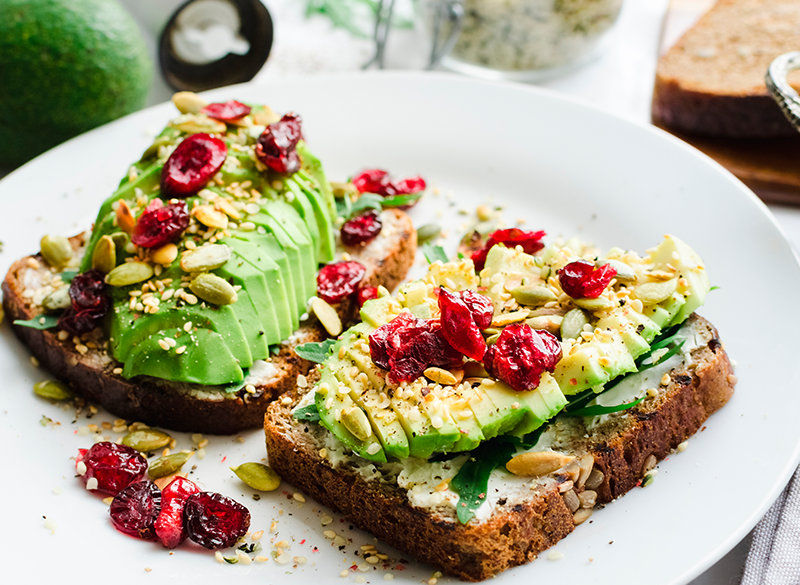 Tostada_aguacate_queso